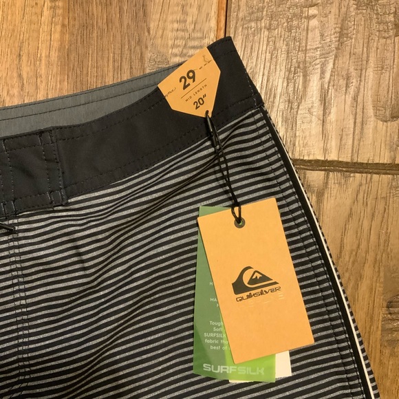 Quicksilver surfsilk swim trunks made from recycled plastic bottles. Size 29. - Picture 3 of 7